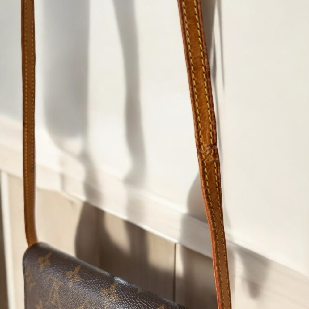Authentic Louis Vuitton Pochette Twin Monogram Bag Vintage Crossbody - Picture 4 of 13